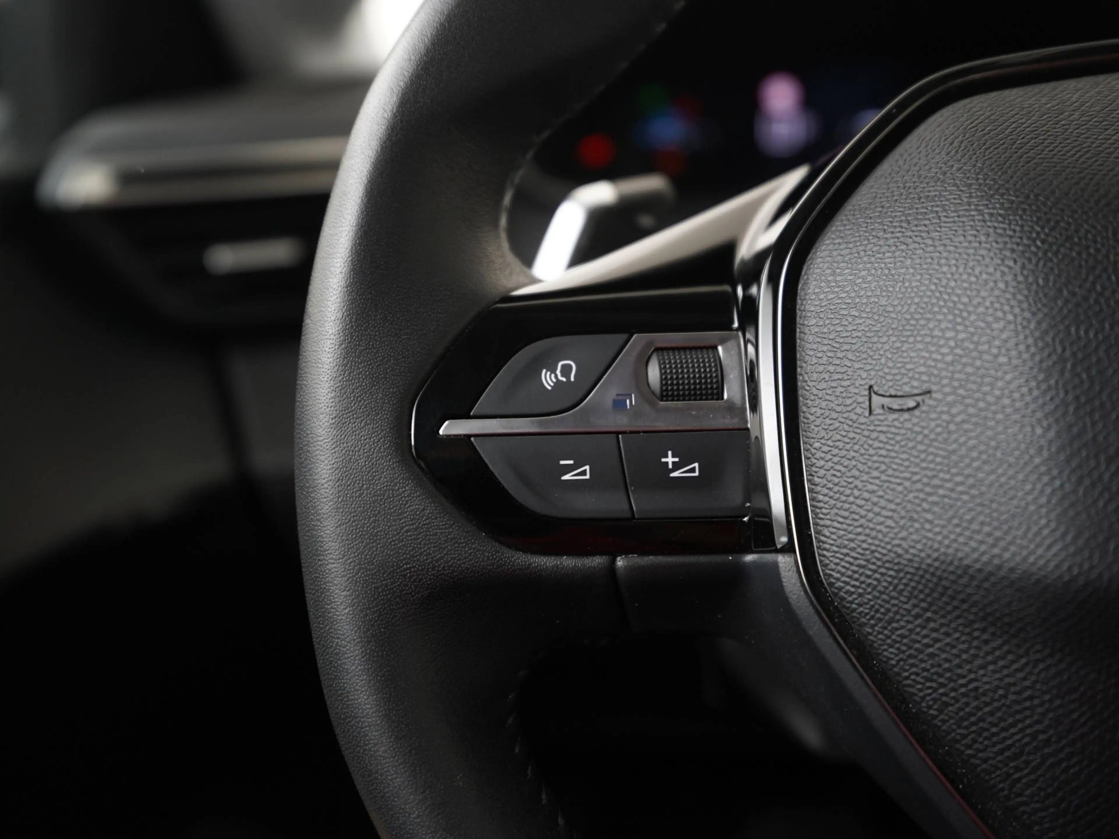 Peugeot 208 1.2 Hybrid 110 e-DCS6 Allure | Apple Carplay | Par — photo 7