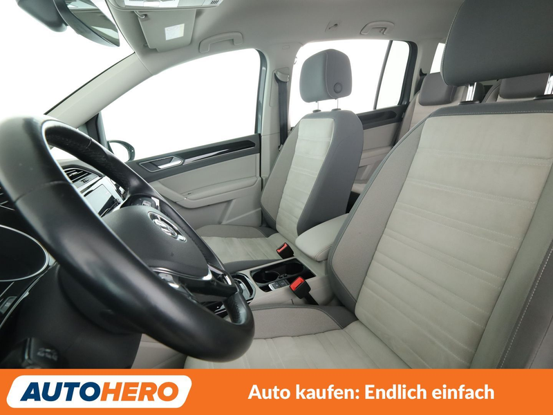 Volkswagen Touran 1.8 TSI Highline BMT Aut.*NAVI*LED*ACC* — photo 10