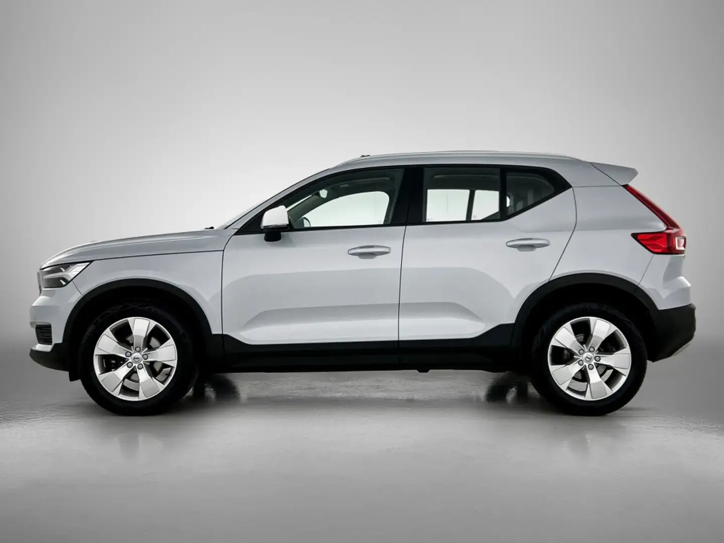 Volvo XC40 1.5 T3 Momentum Pro | Trekhaak | Panoramadak | Grau - 2
