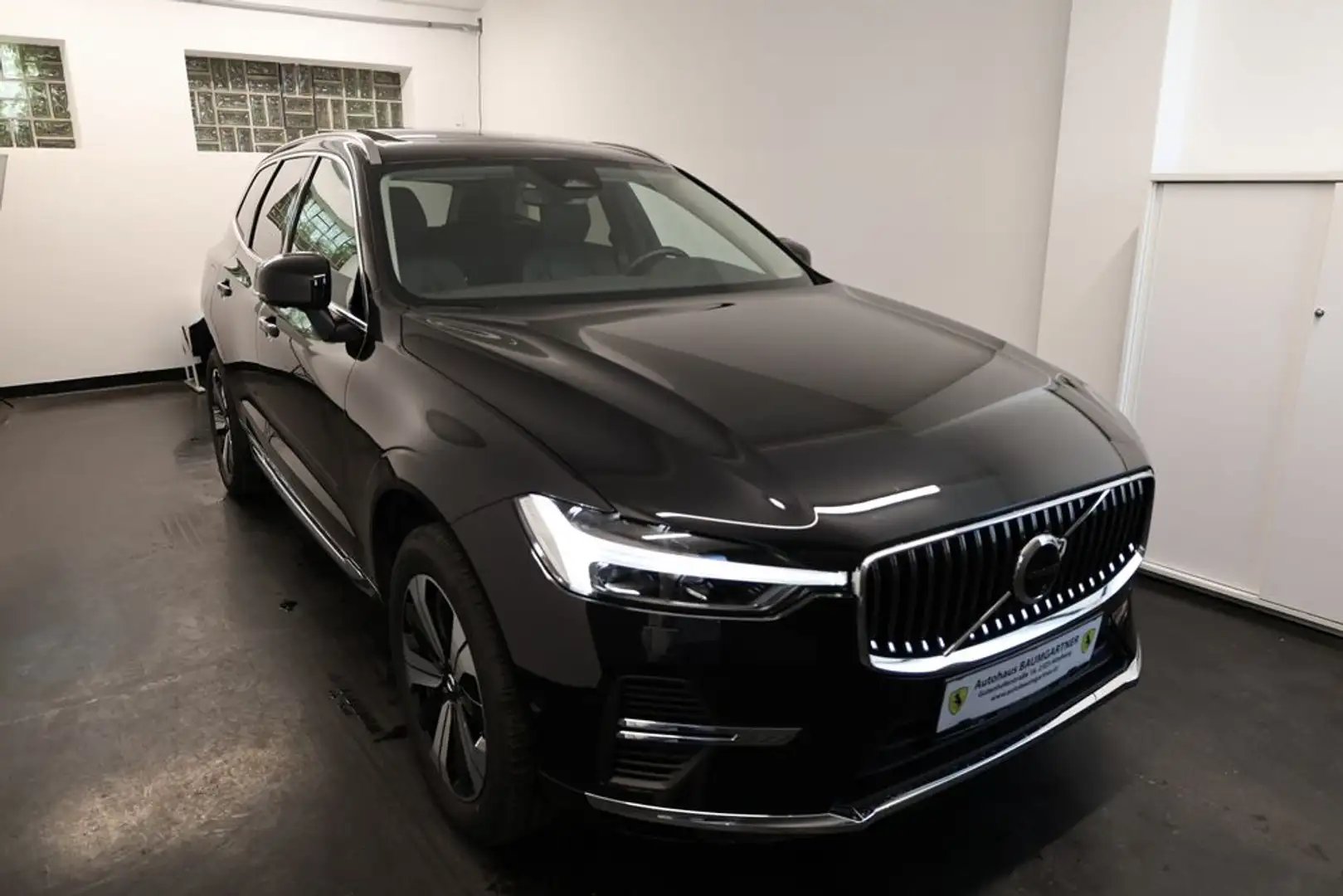 Volvo XC60 T6 eAWD Plug-In Hybrid PLUS Bright Mj.25 Negro - 2
