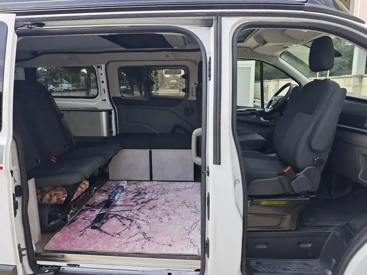 Ford Transit Custom 2025, foto 8