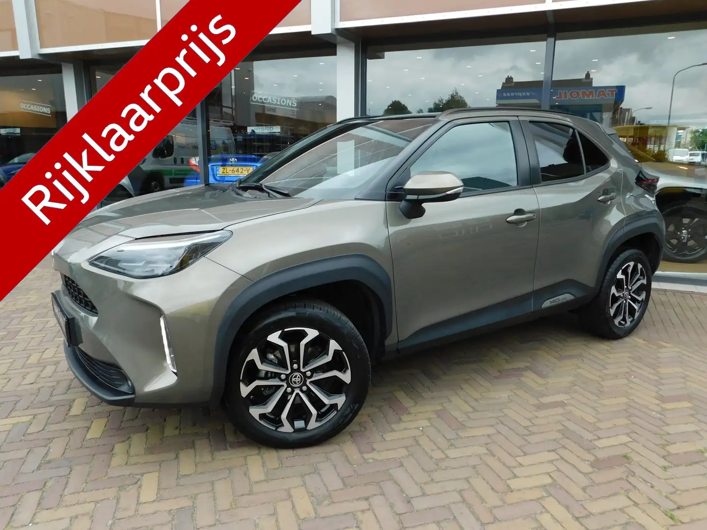Toyota Yaris Cross 1.5 Hybrid Dynamic | Pano Dak | Elektr. achterklep Groen - 1