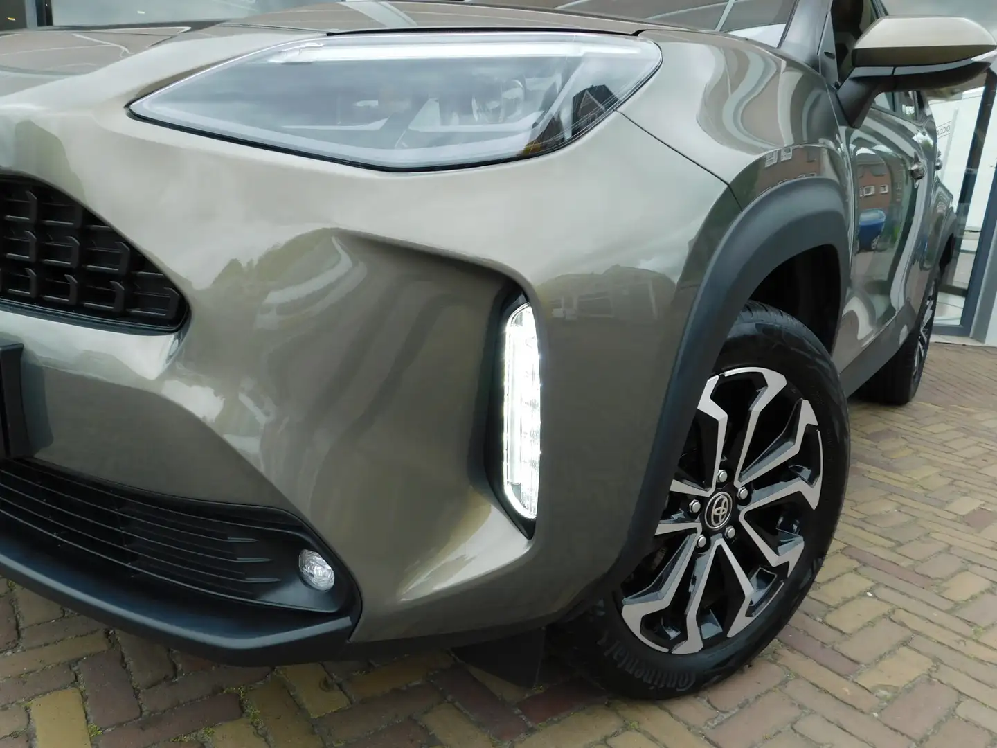 Toyota Yaris Cross 1.5 Hybrid Dynamic | Pano Dak | Elektr. achterklep Groen - 2