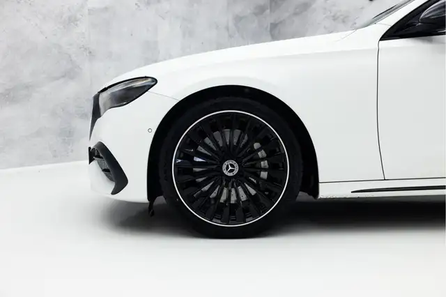 Mercedes-Benz E-Class view 8