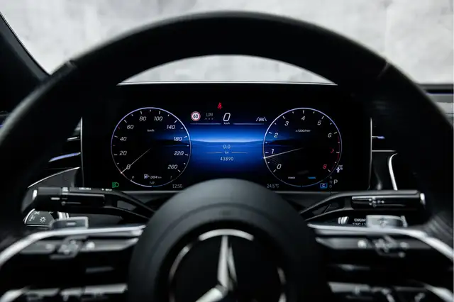 Mercedes-Benz E-Class view 26