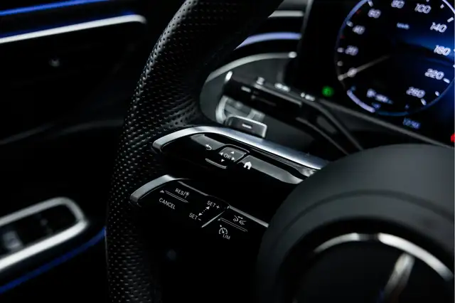 Mercedes-Benz E-Class view 27