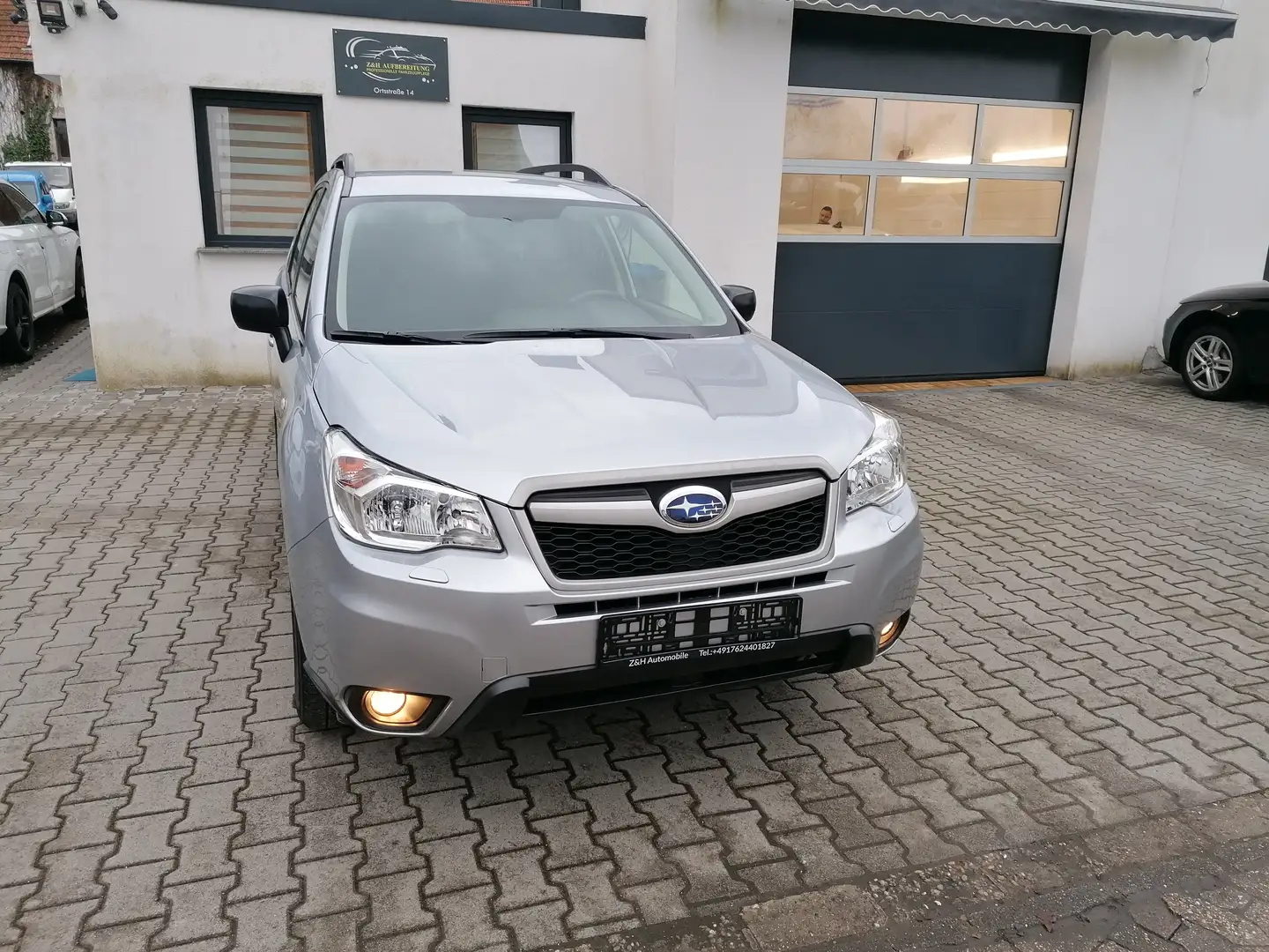 Subaru Forester 2.0D Active Silber - 1