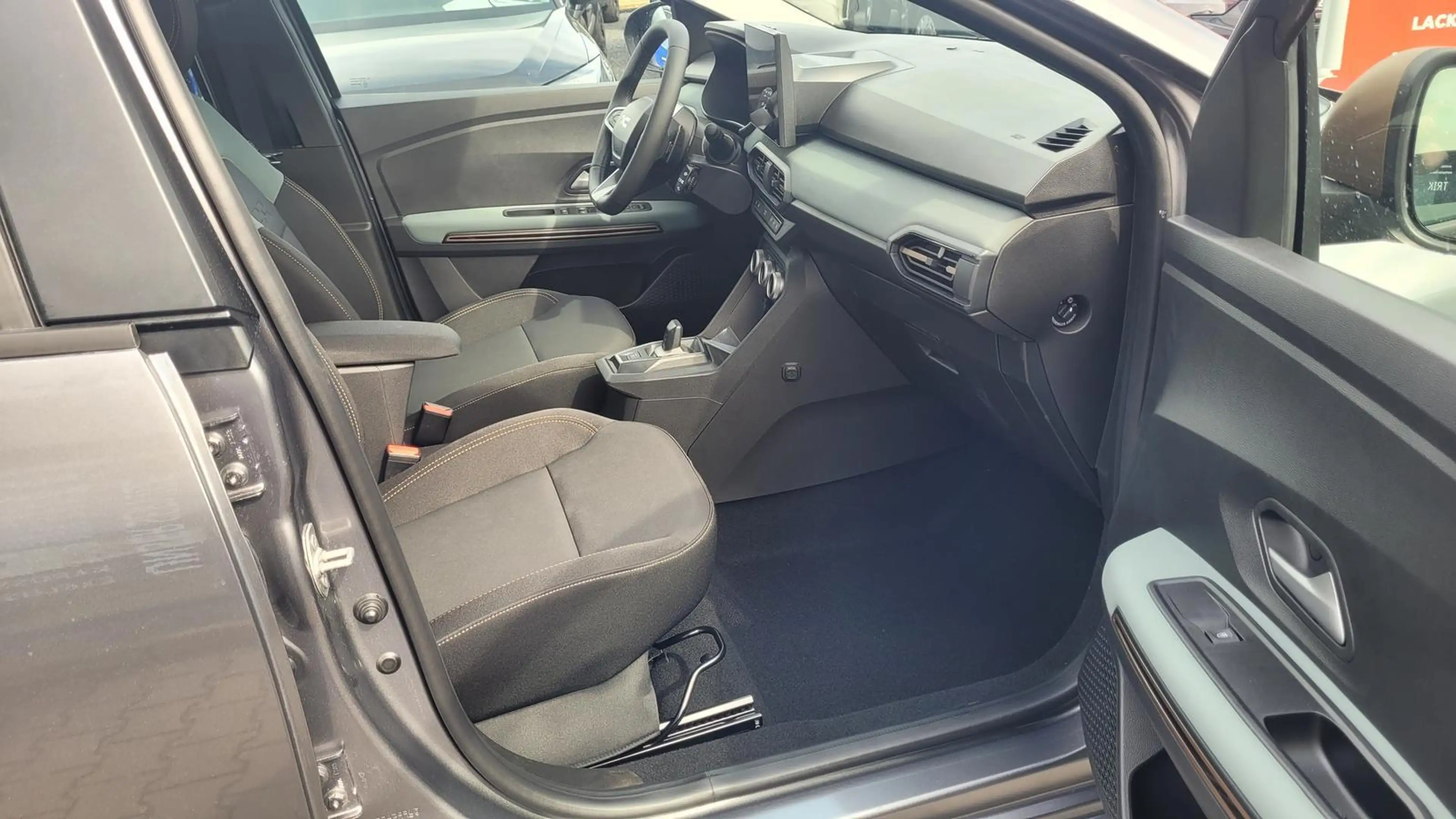 Dacia Sandero Stepway Expression Step 2026 ECO-G 120AT Extrem... — photo 10