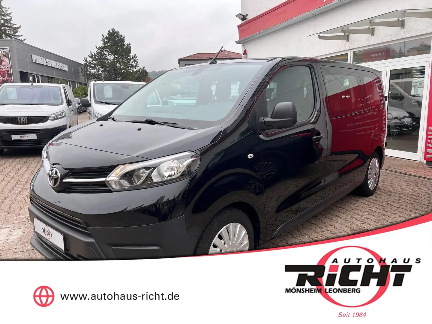 Toyota Proace Proace 1.5 L1 Comfort 9-Sitzer Navi PDC DAB Nero - 1