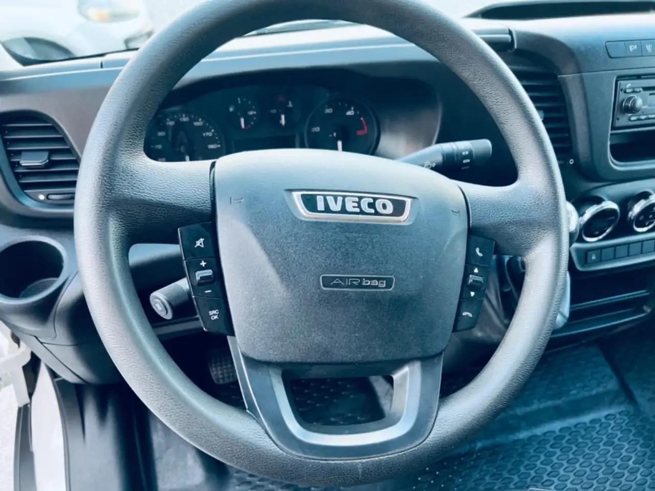 Iveco Daily 2021 — фото 10
