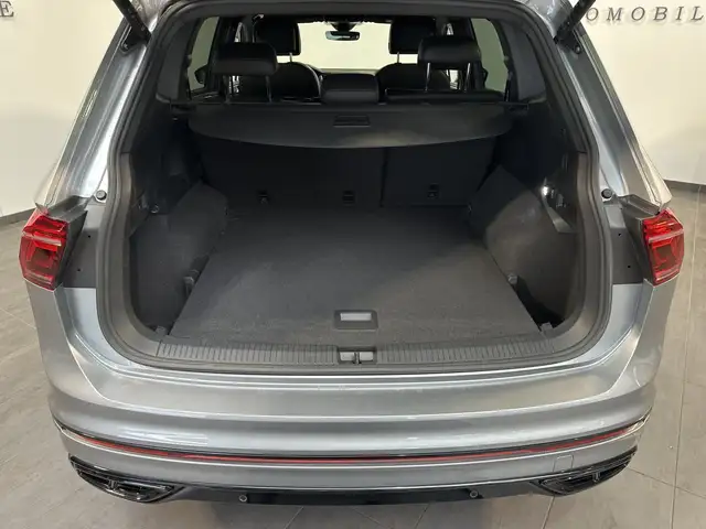 Volkswagen Tiguan Allspace view 6