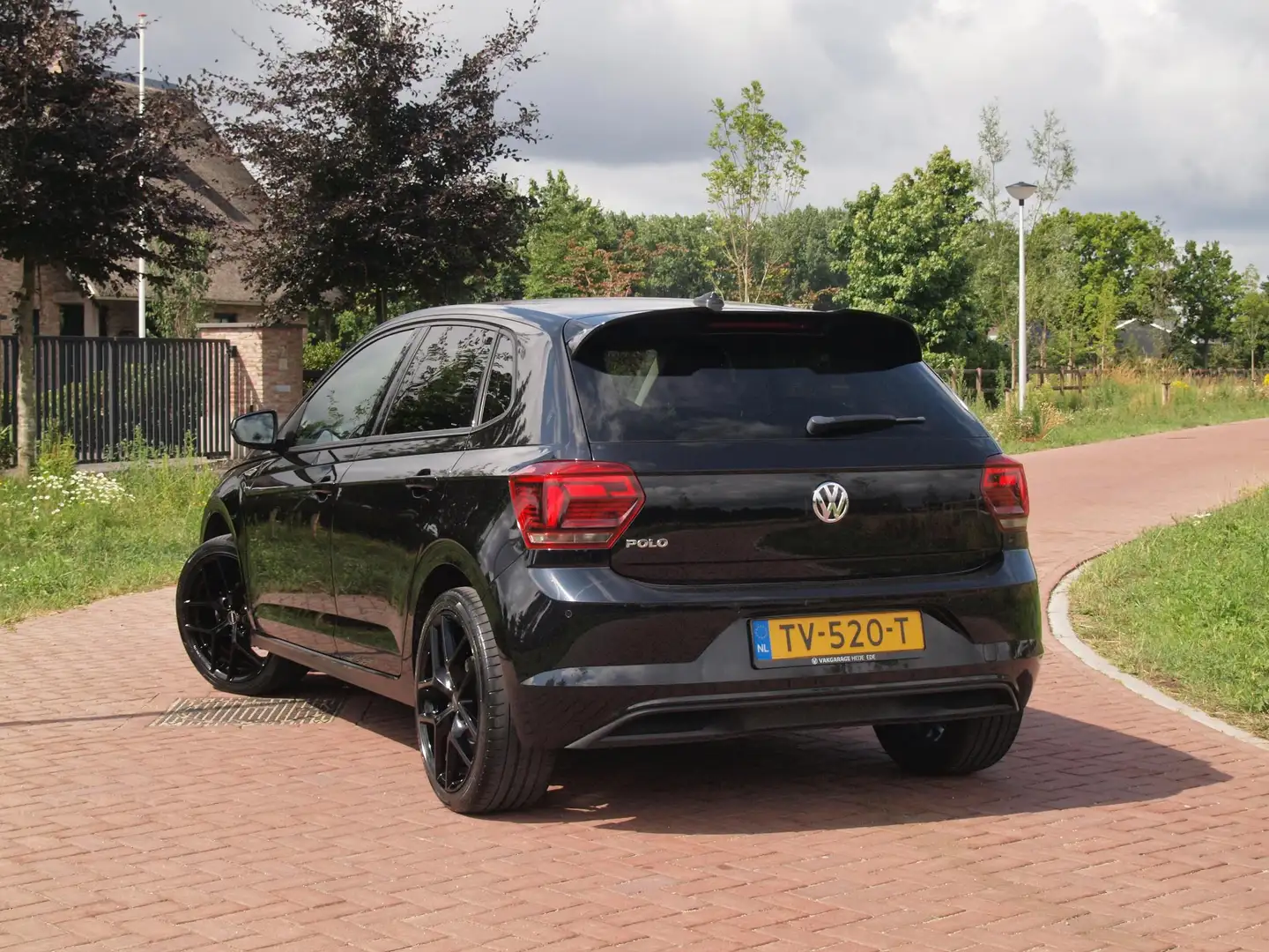 Volkswagen Polo 1.0 TSI Comfortline | Camera | Apple Carplay | Cru Zwart - 2
