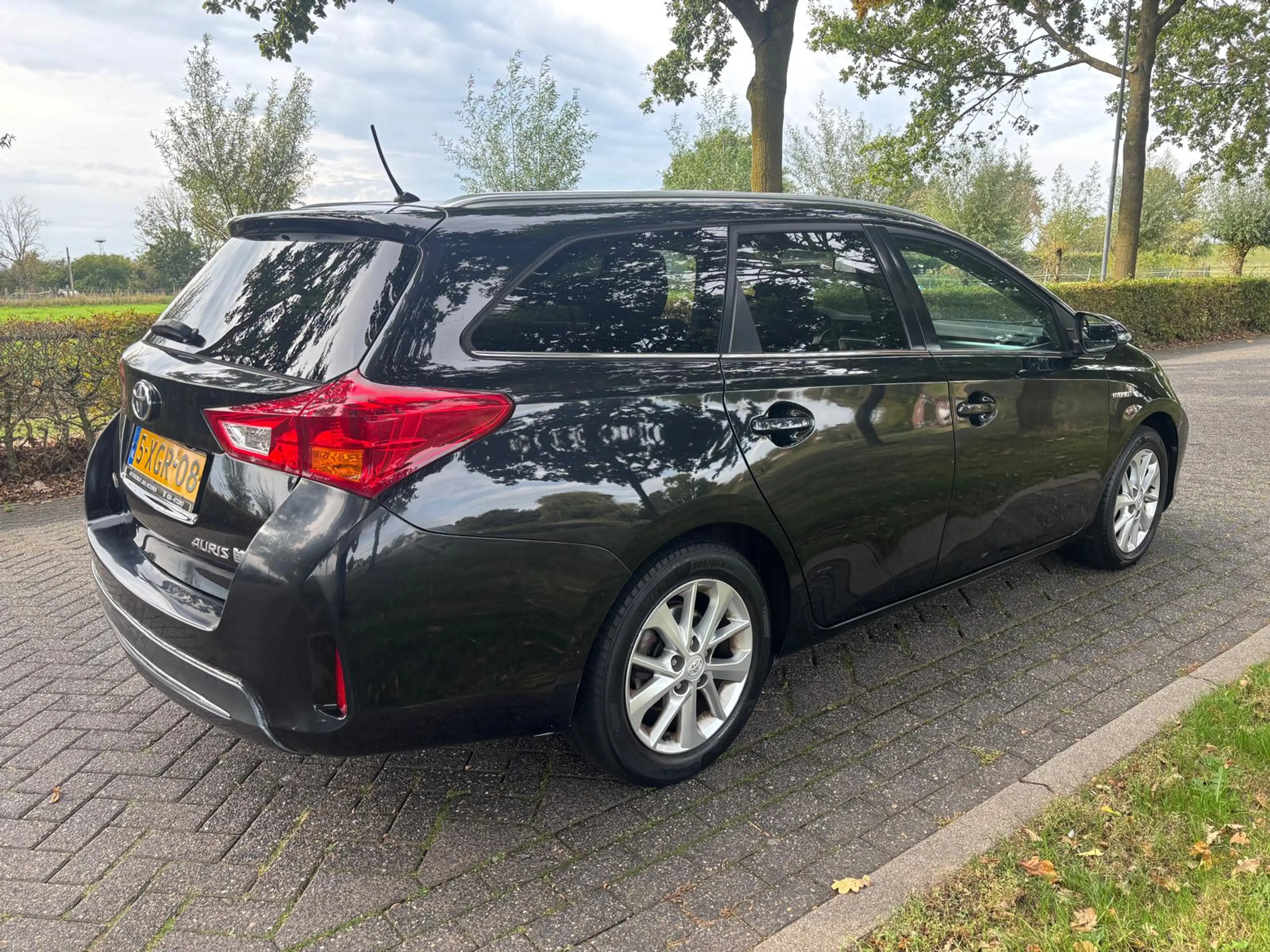 Toyota Auris Touring Sports 1.8 Hybrid Lease — photo 4