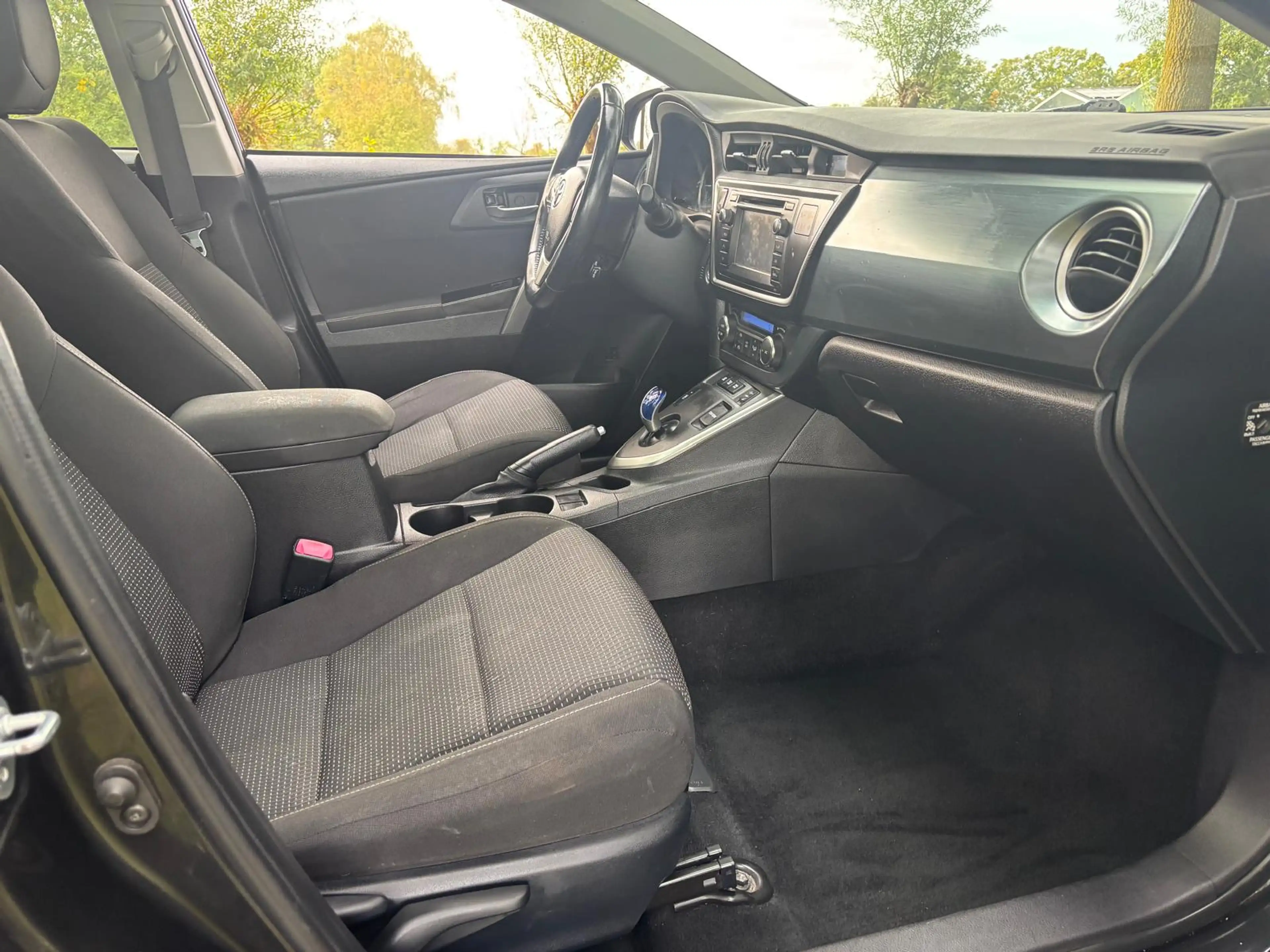 Toyota Auris Touring Sports 1.8 Hybrid Lease — photo 9