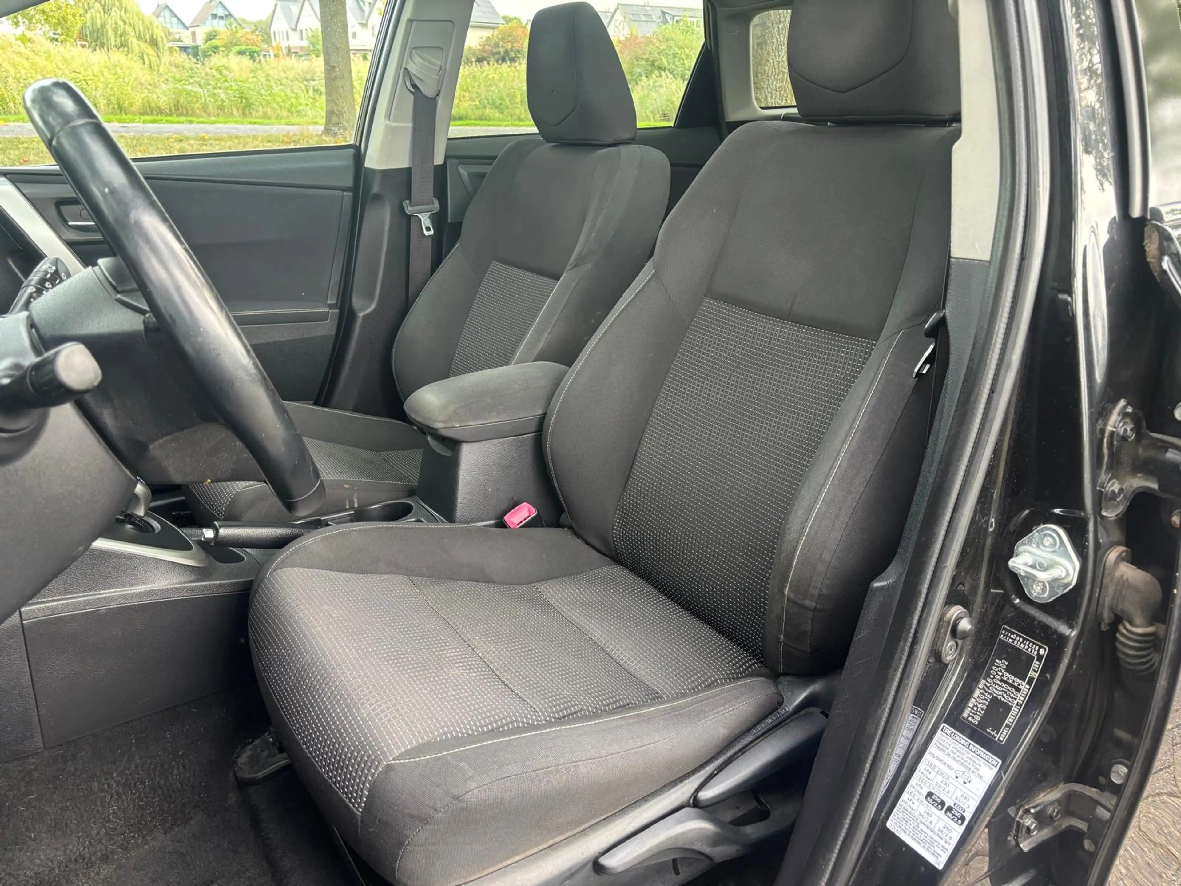 Toyota Auris Touring Sports 1.8 Hybrid Lease — photo 8