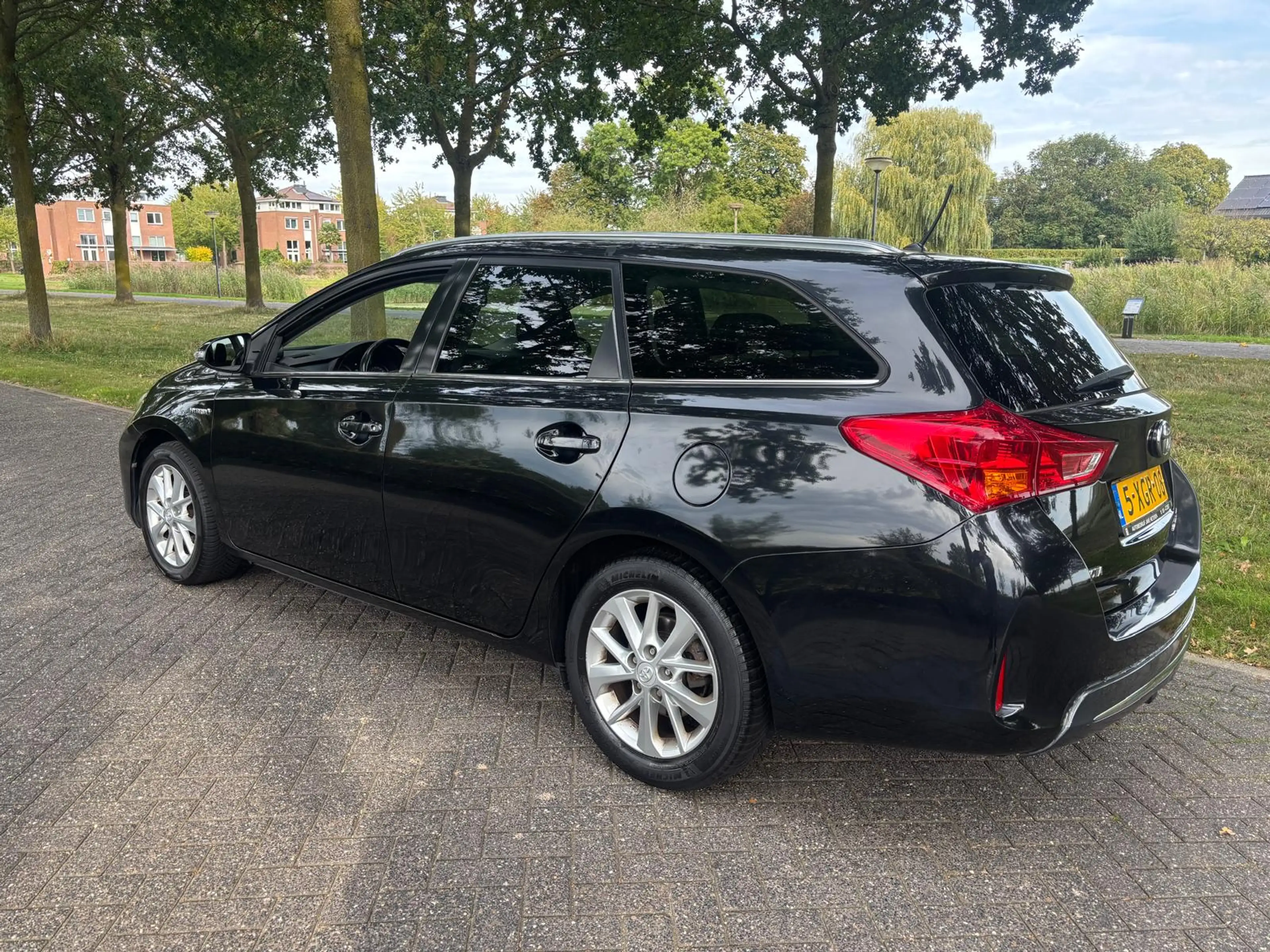 Toyota Auris Touring Sports 1.8 Hybrid Lease — photo 3