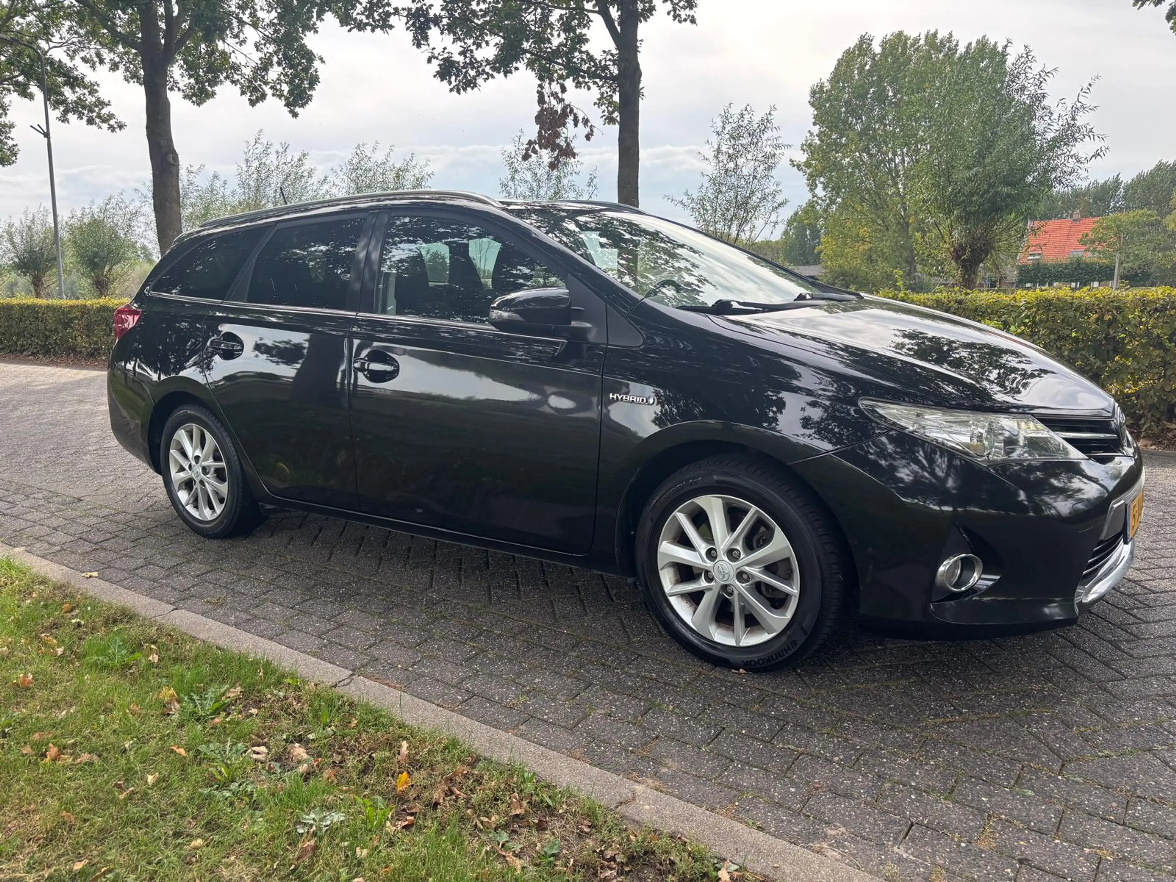 Toyota Auris Touring Sports 1.8 Hybrid Lease — photo 2