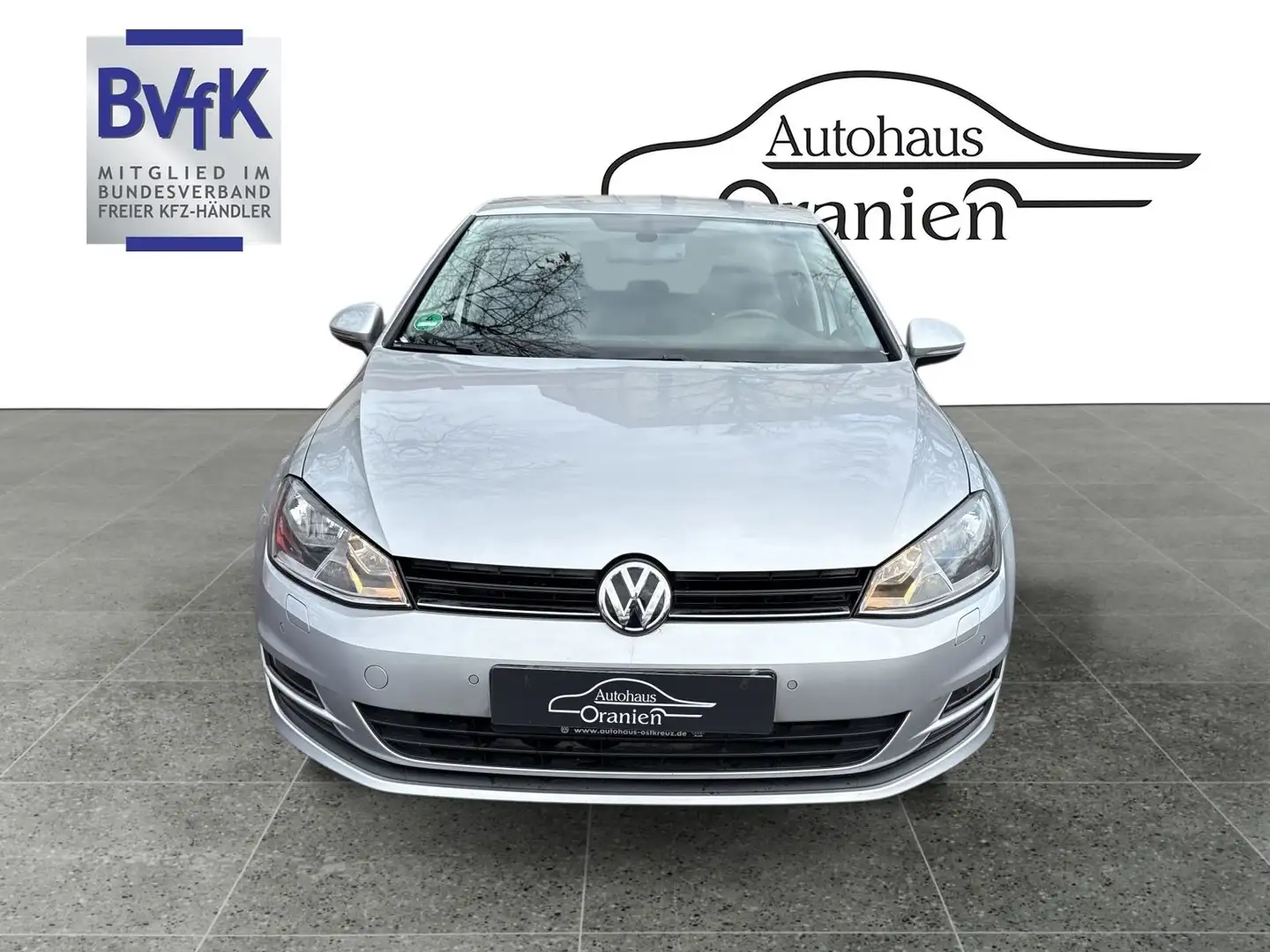 Volkswagen Golf VII Lim. Cup BMT,AUTOMATIK Silber - 2