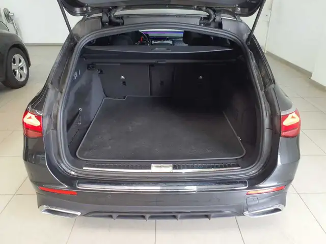 Mercedes-Benz 220 view 9