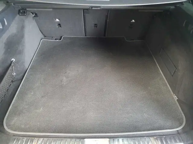 Mercedes-Benz 220 view 10