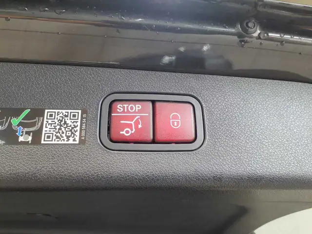 Mercedes-Benz 220 view 11