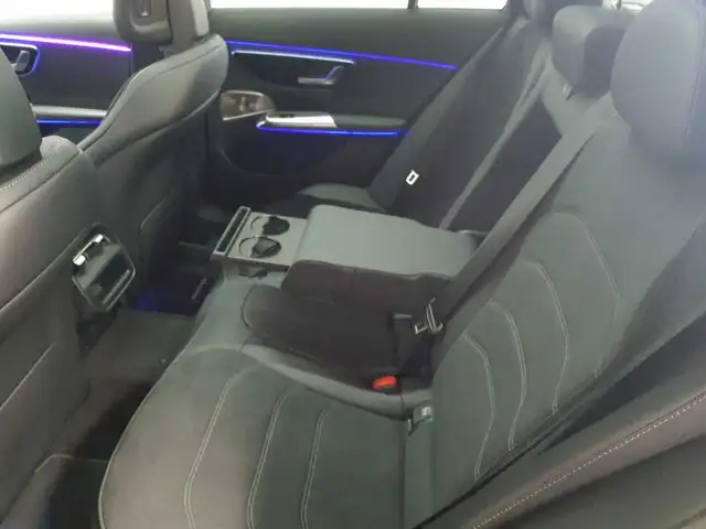 Mercedes-Benz 220 view 7
