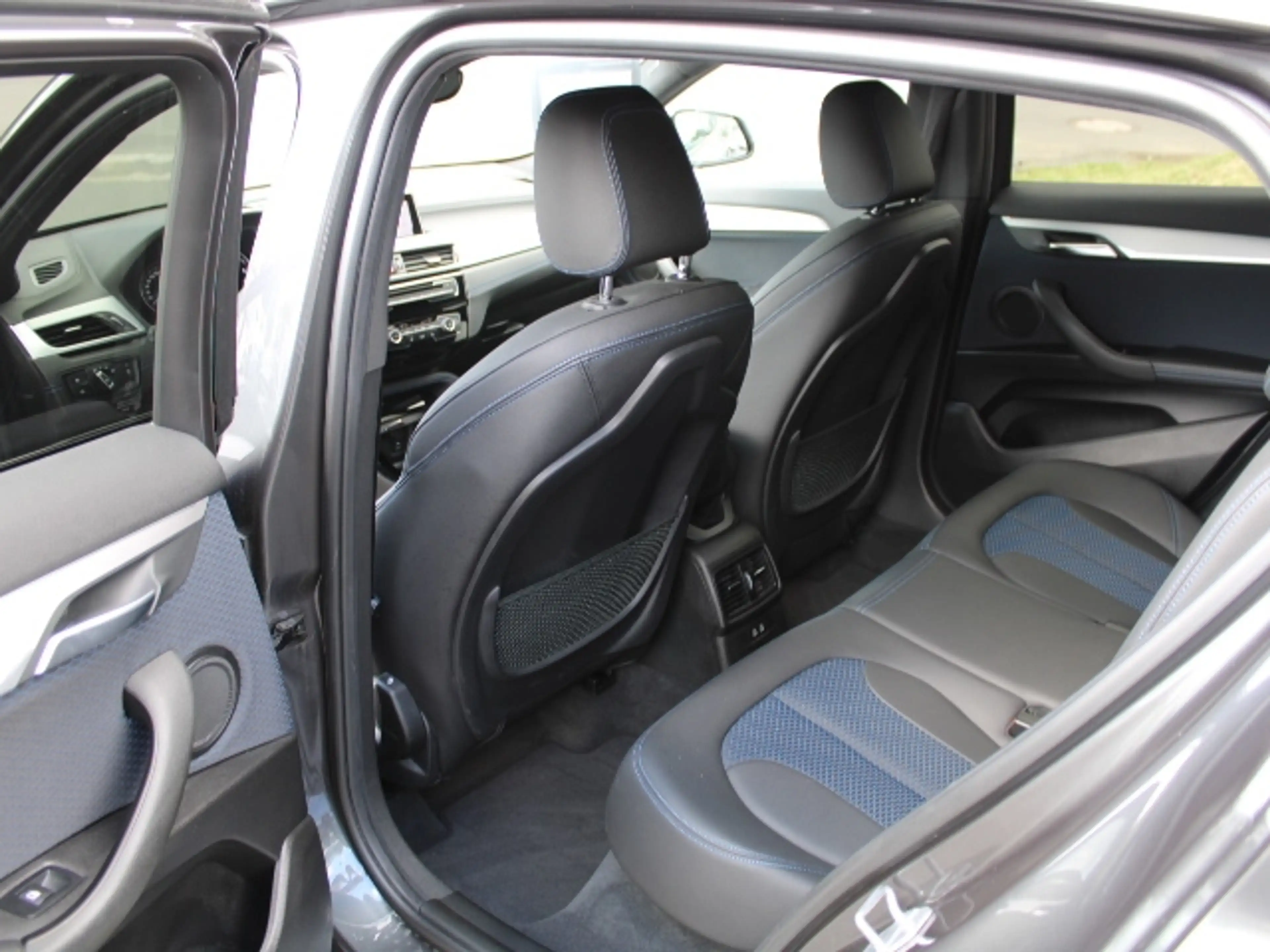 BMW X2 sDrive18d M Sport Sport-Auto- -NAVI-LED-PDC — photo 12
