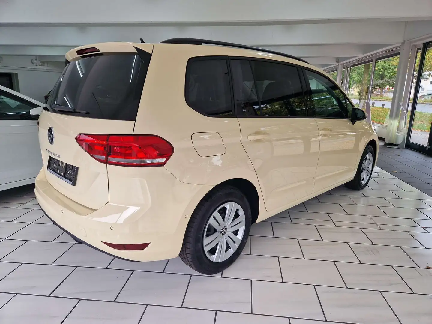 Volkswagen Touran 2,0 l TDI DSG TAXI 7-sitzer NAVI LED GJ-REIFEN ... Beige - 2