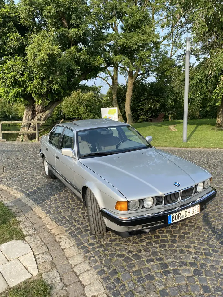 BMW 740i V8, foto 3