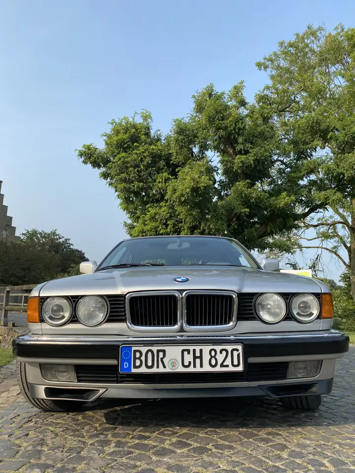 BMW 740i V8, foto 2
