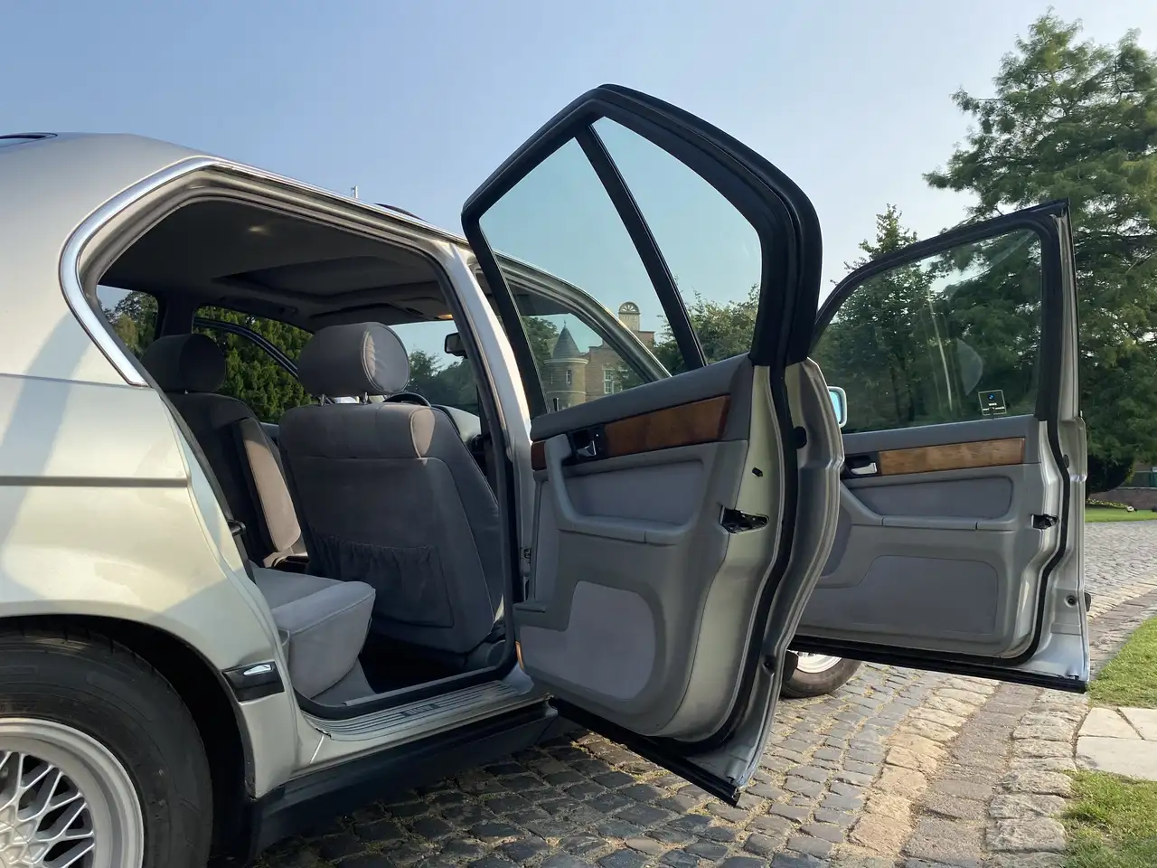 BMW 740i V8, foto 12