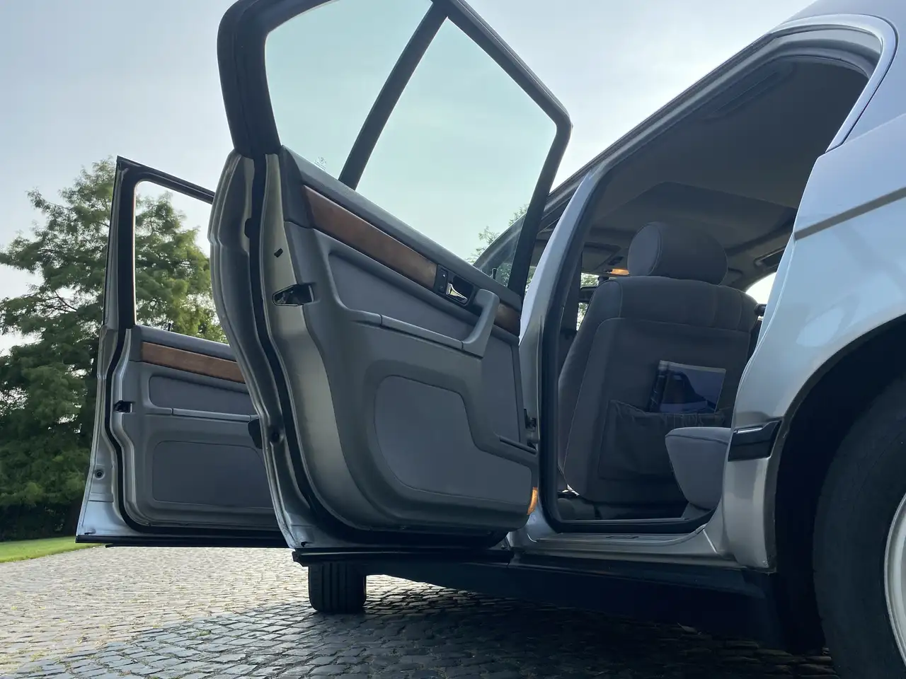 BMW 740i V8, foto 11