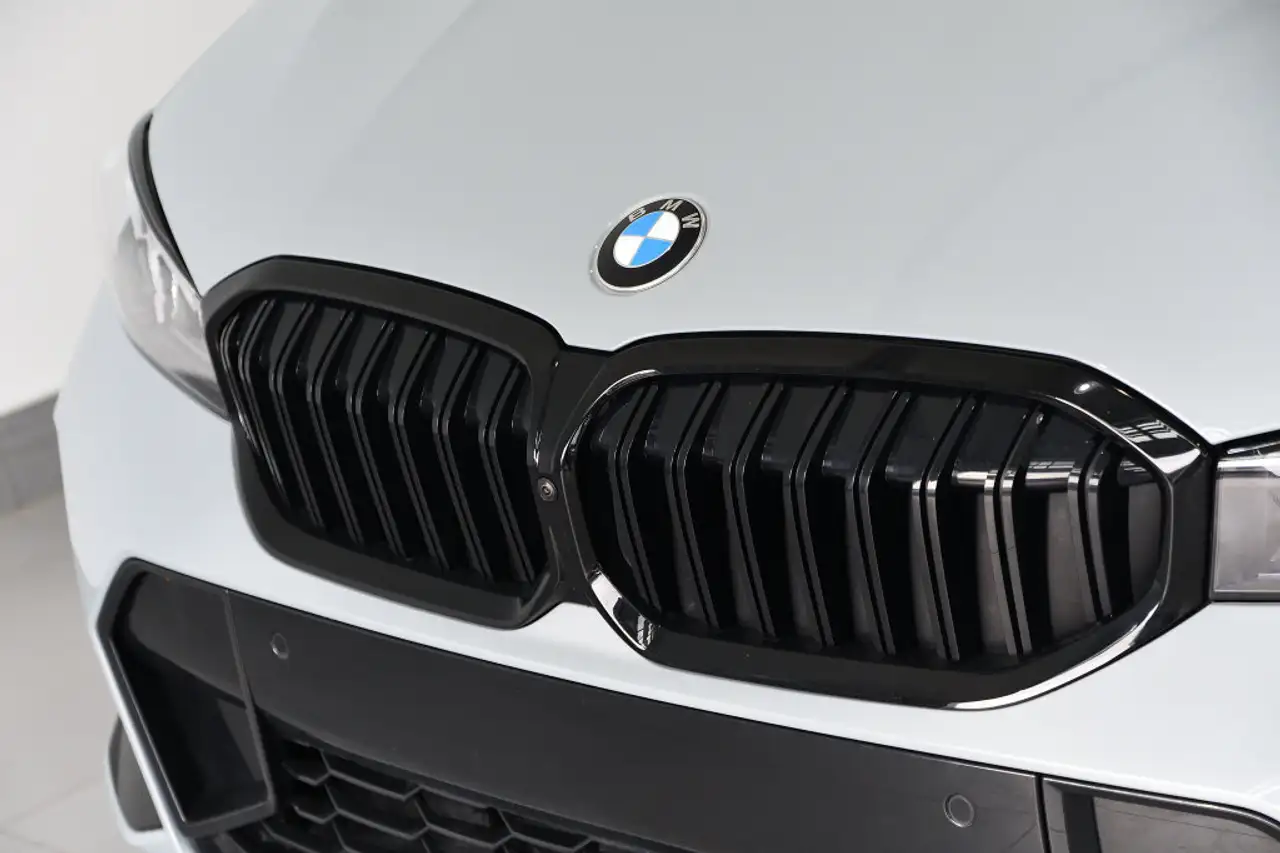 BMW 3 Series photo BMW 3 Series