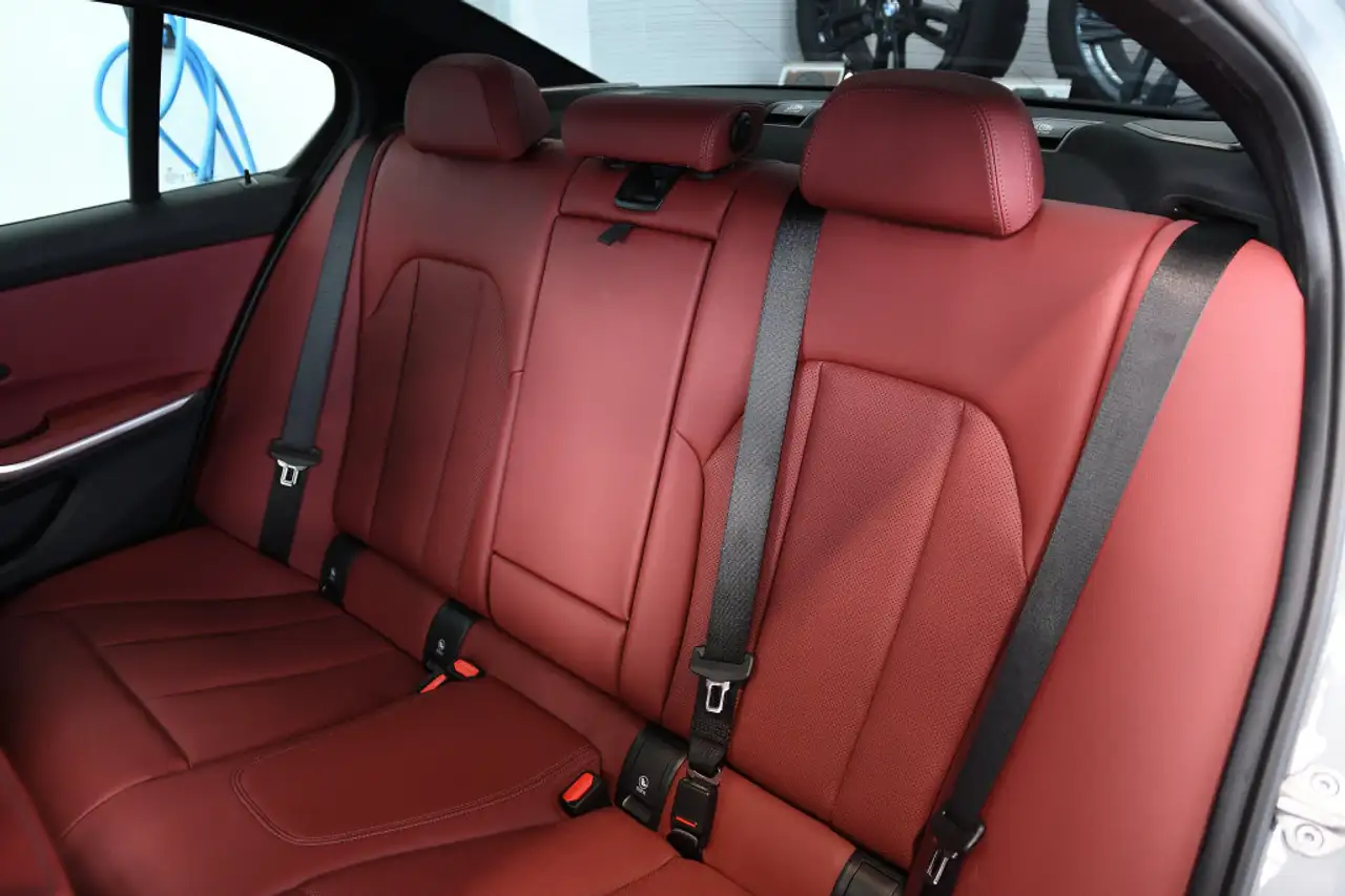 BMW 3 Series photo BMW 3 Series