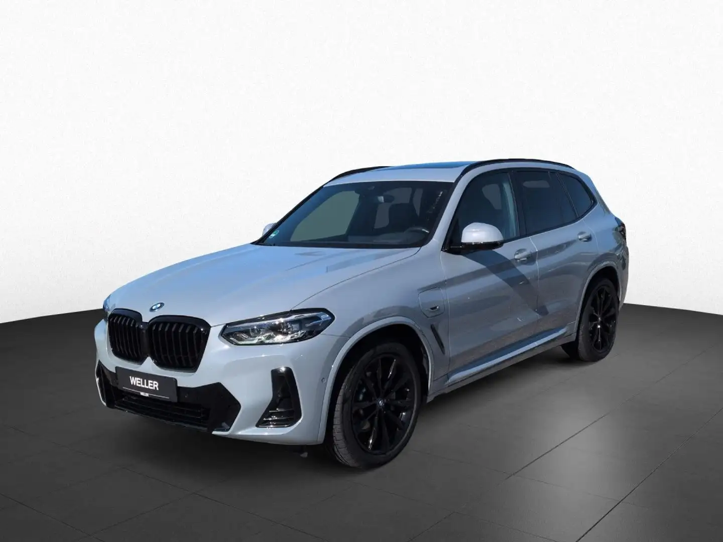 BMW X3 xDrive30e M SPORT Live+ Pano HUD RFK DAB 20" Grau - 2