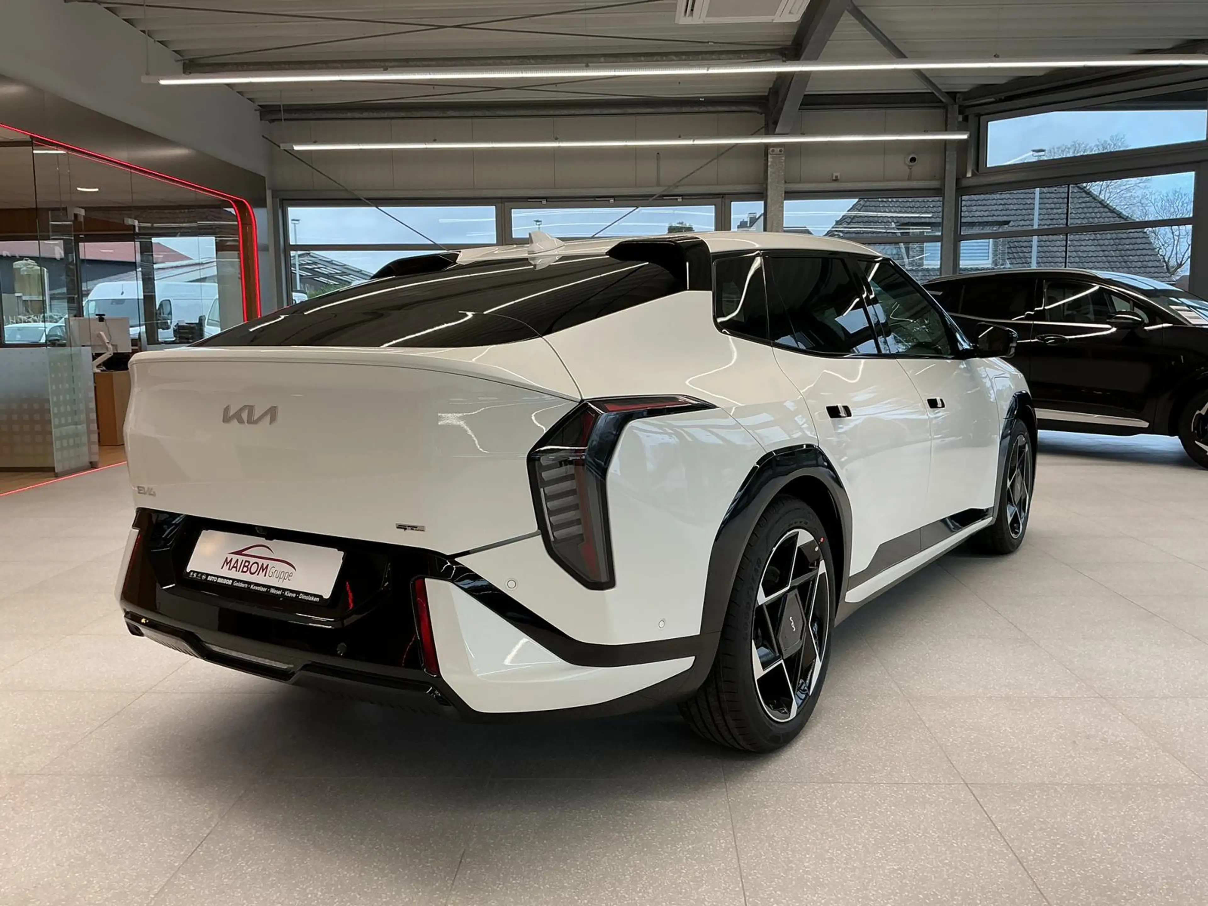 Kia EV4 FASTBACK 150 kW GT-Line P8 P9 P10 — photo 3