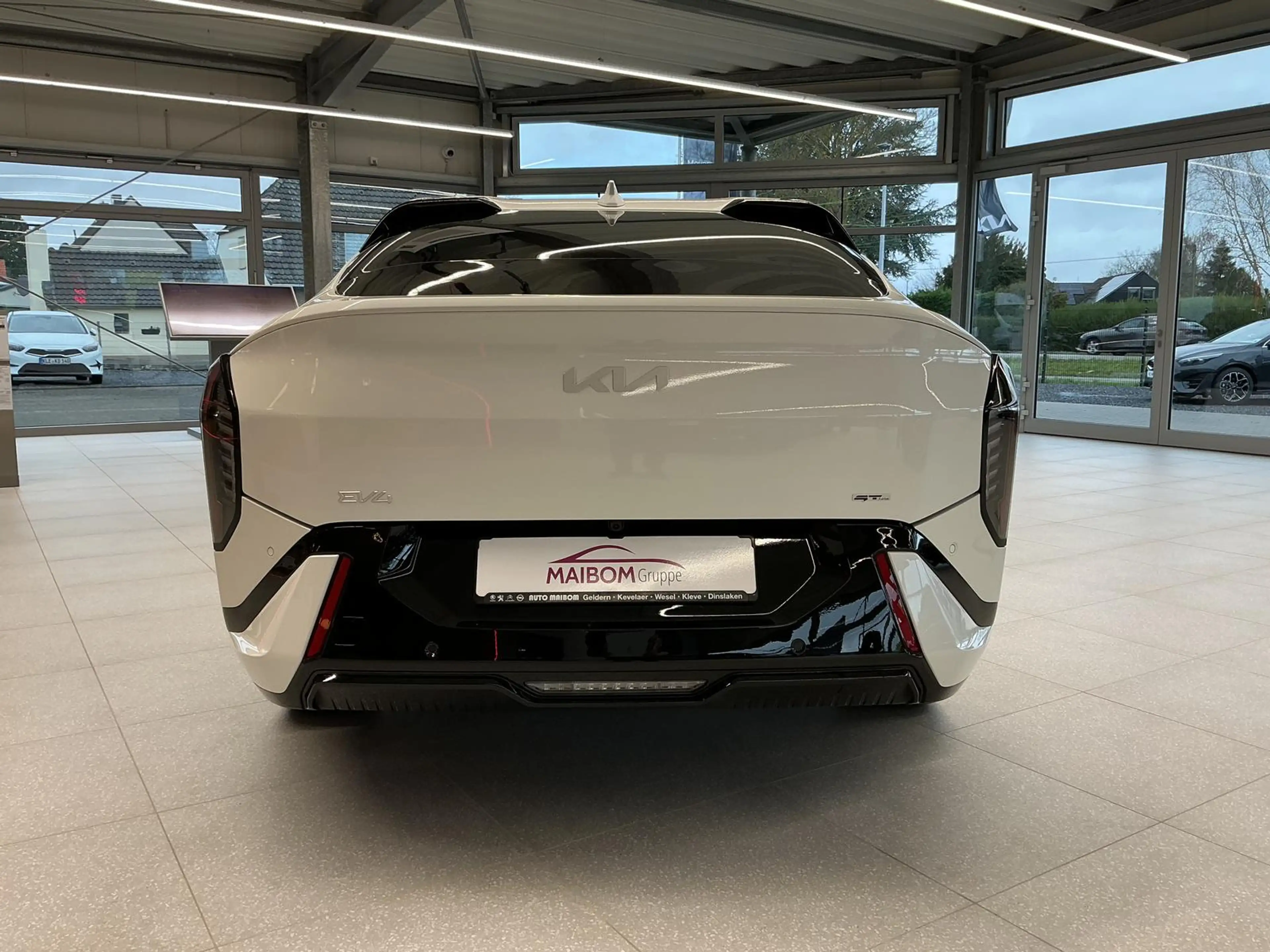 Kia EV4 FASTBACK 150 kW GT-Line P8 P9 P10 — photo 4
