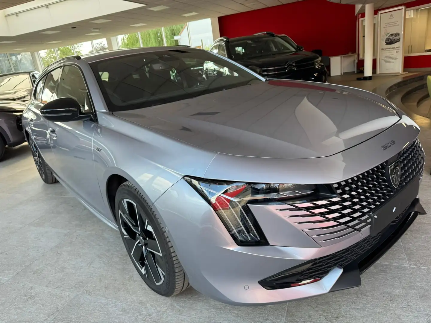 Peugeot 508 SW 1.2 GT // Automaat / 360 camera / mirrorscreen Grijs - 2