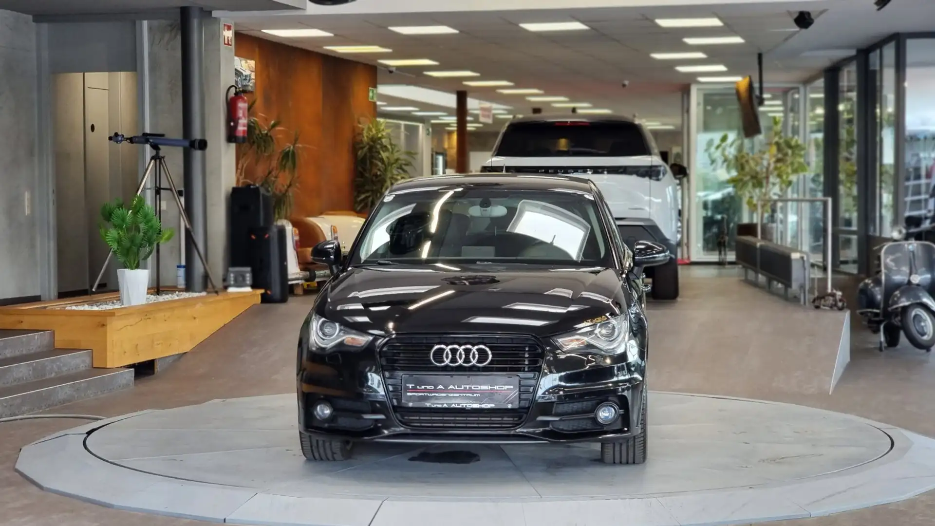 Audi A1 1.6 TDI S-Line *Tempomat*Sportsitze*Xenon* Schwarz - 2