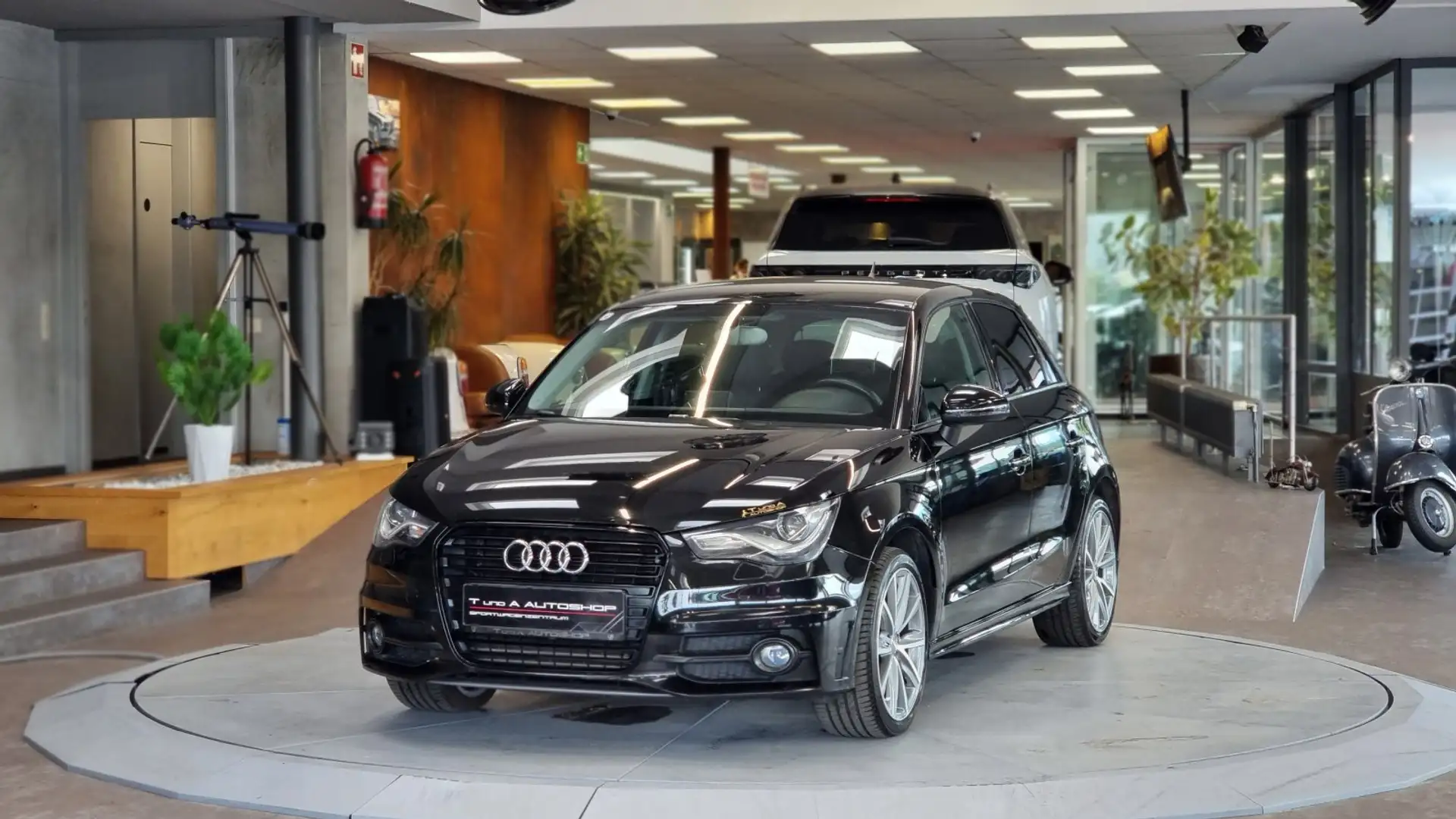 Audi A1 1.6 TDI S-Line *Tempomat*Sportsitze*Xenon* Schwarz - 1