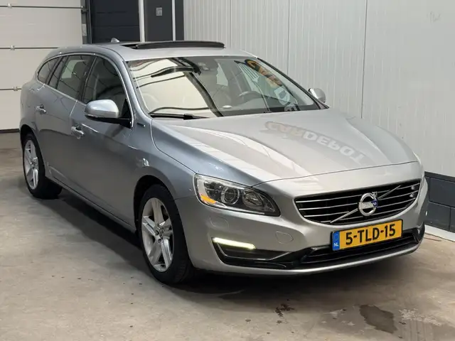 Volvo V60 view 3