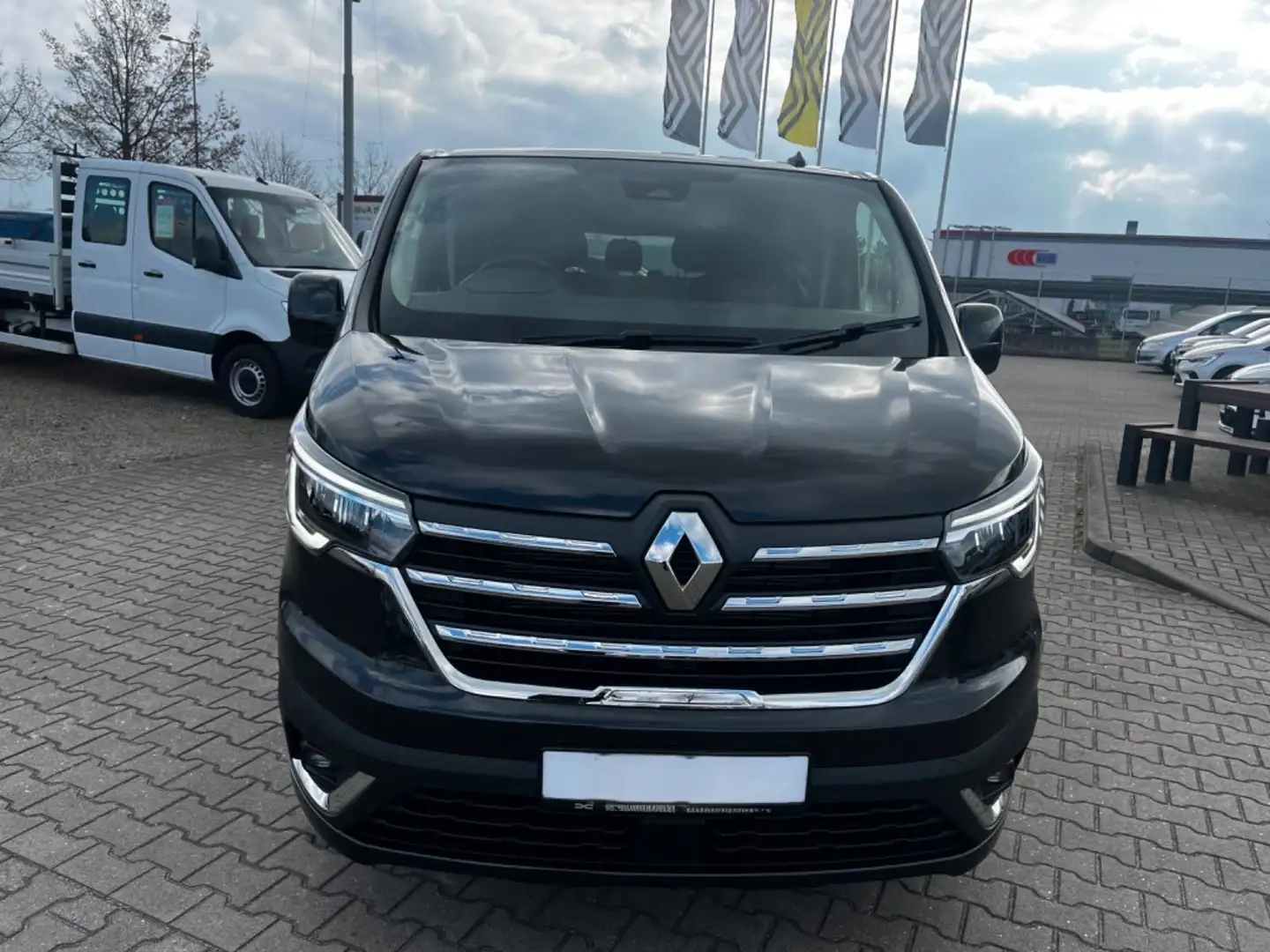 Renault Trafic Combi L2H1 Grand SpaceClass dCi 170 EDC Schwarz - 1