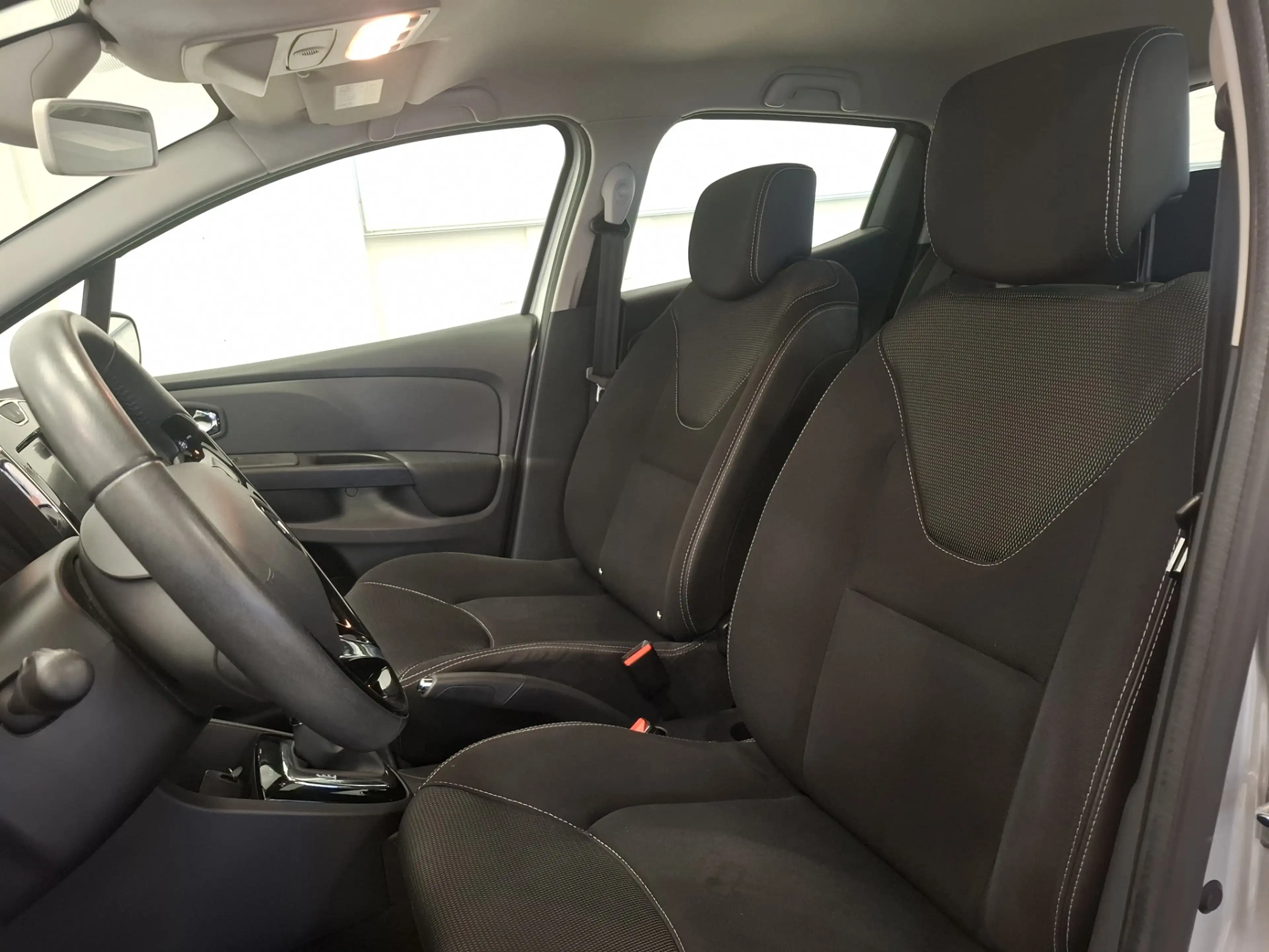 Renault Clio 1.2T Dynamique Automaat Navigatie Parkeerhulp Mooi — photo 9