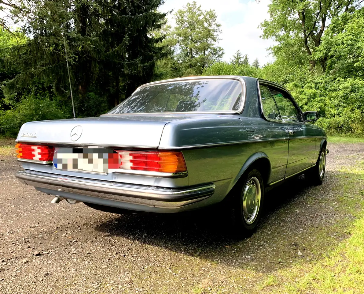 Mercedes-Benz 230 Coupe, foto 2