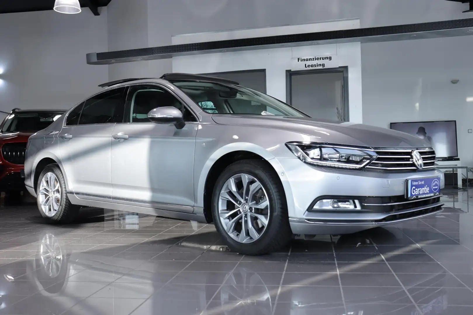 Volkswagen Passat Lim. 1.6 TDI Highline VIRTUAL*PANO*ACC* Silber - 2