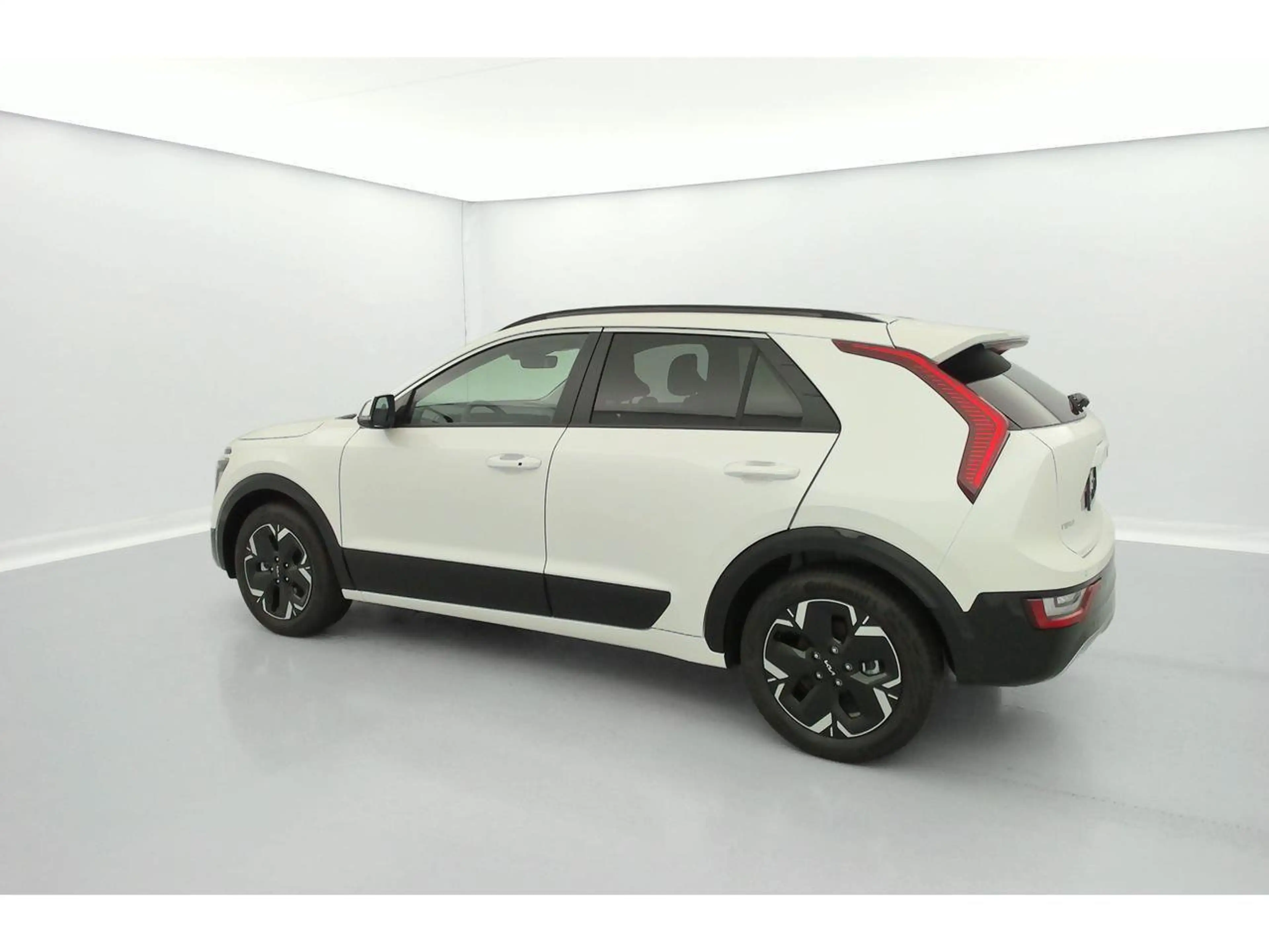 Kia e-Niro PULSE 64.8 KW/H DEMO — photo 4