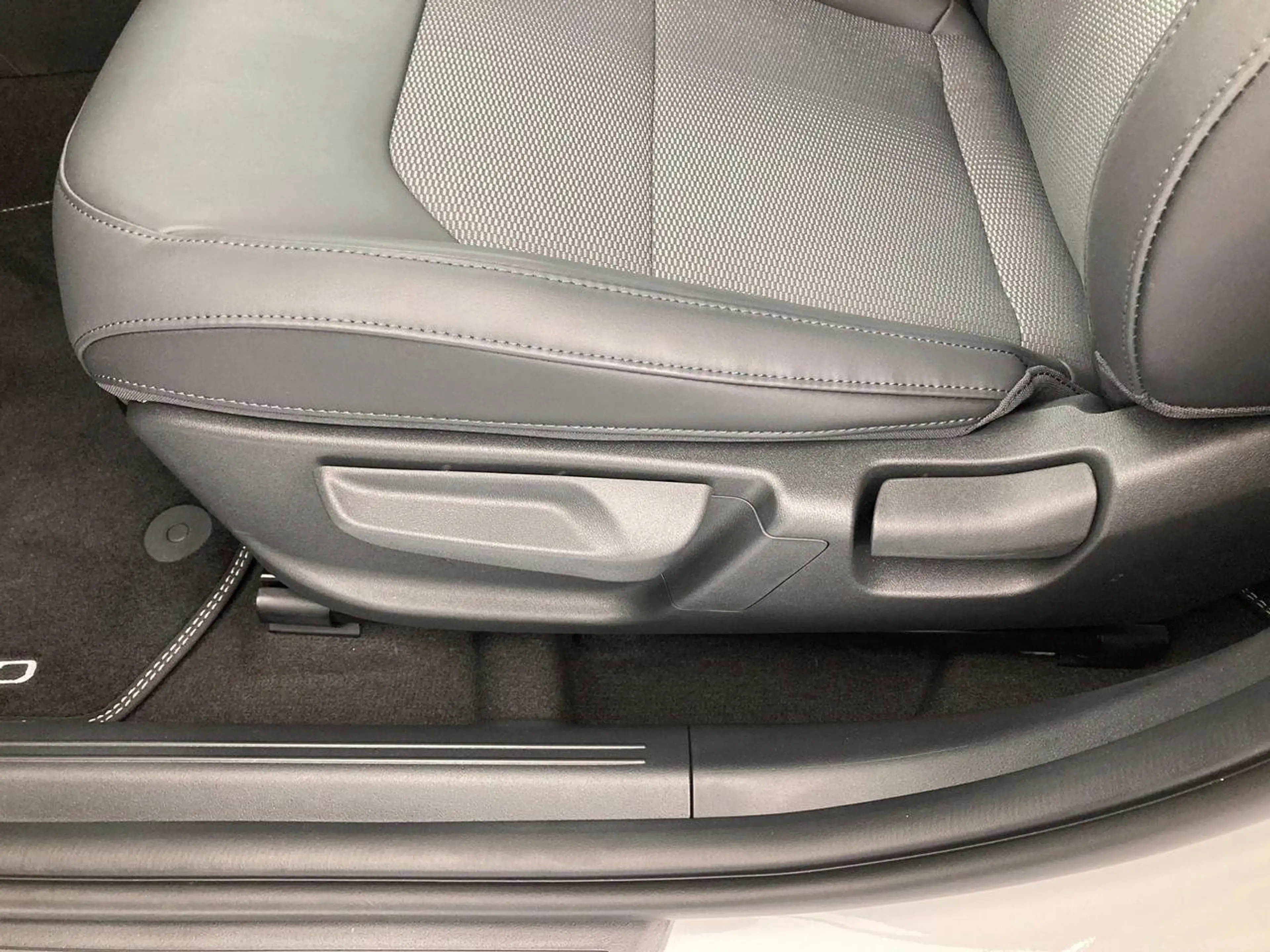 Kia e-Niro PULSE 64.8 KW/H DEMO — photo 17