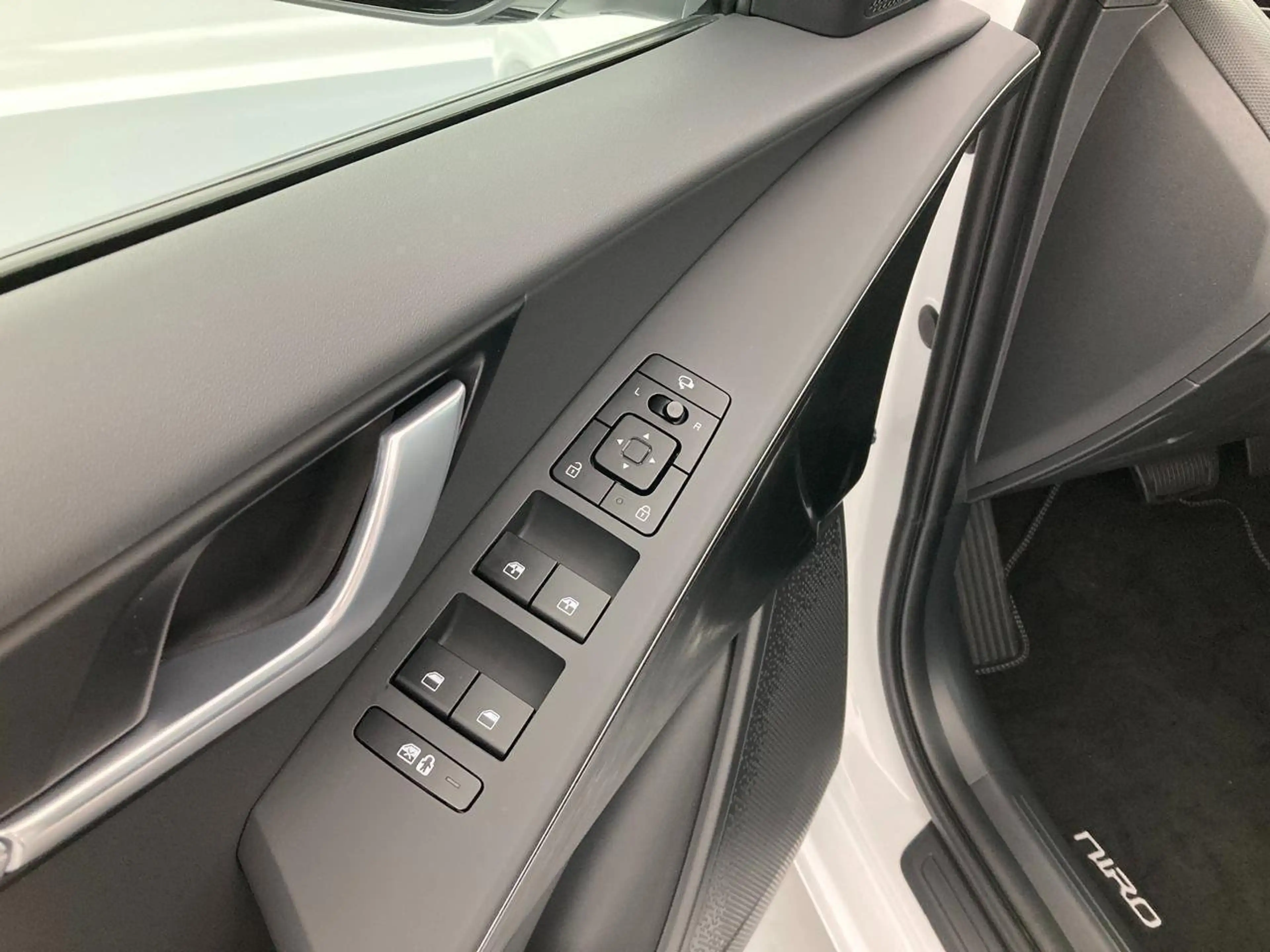 Kia e-Niro PULSE 64.8 KW/H DEMO — photo 18