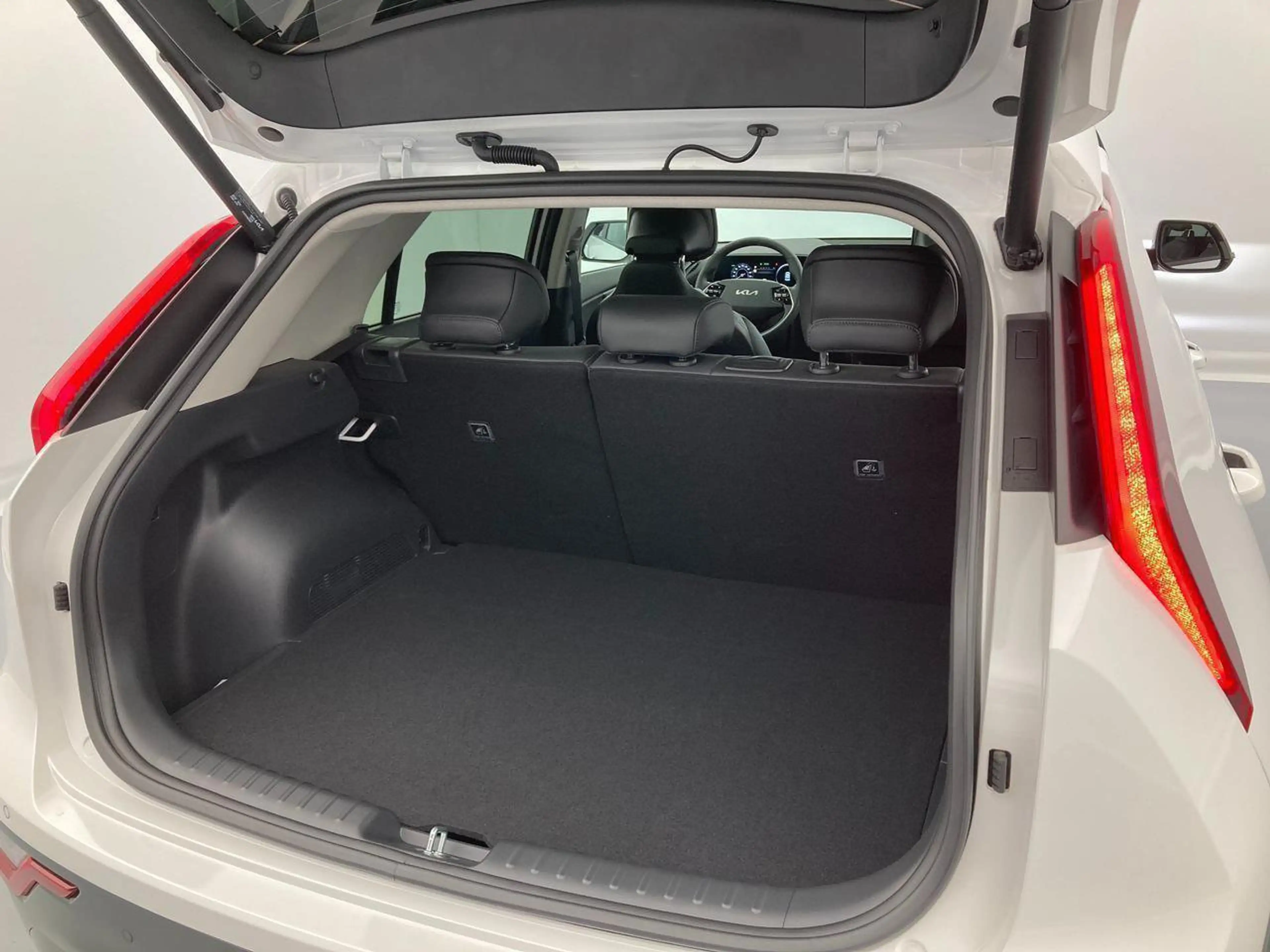 Kia e-Niro PULSE 64.8 KW/H DEMO — photo 31