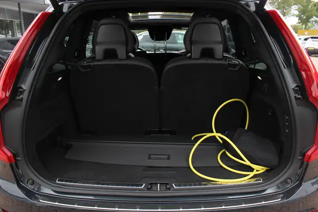 Volvo XC90 view 16